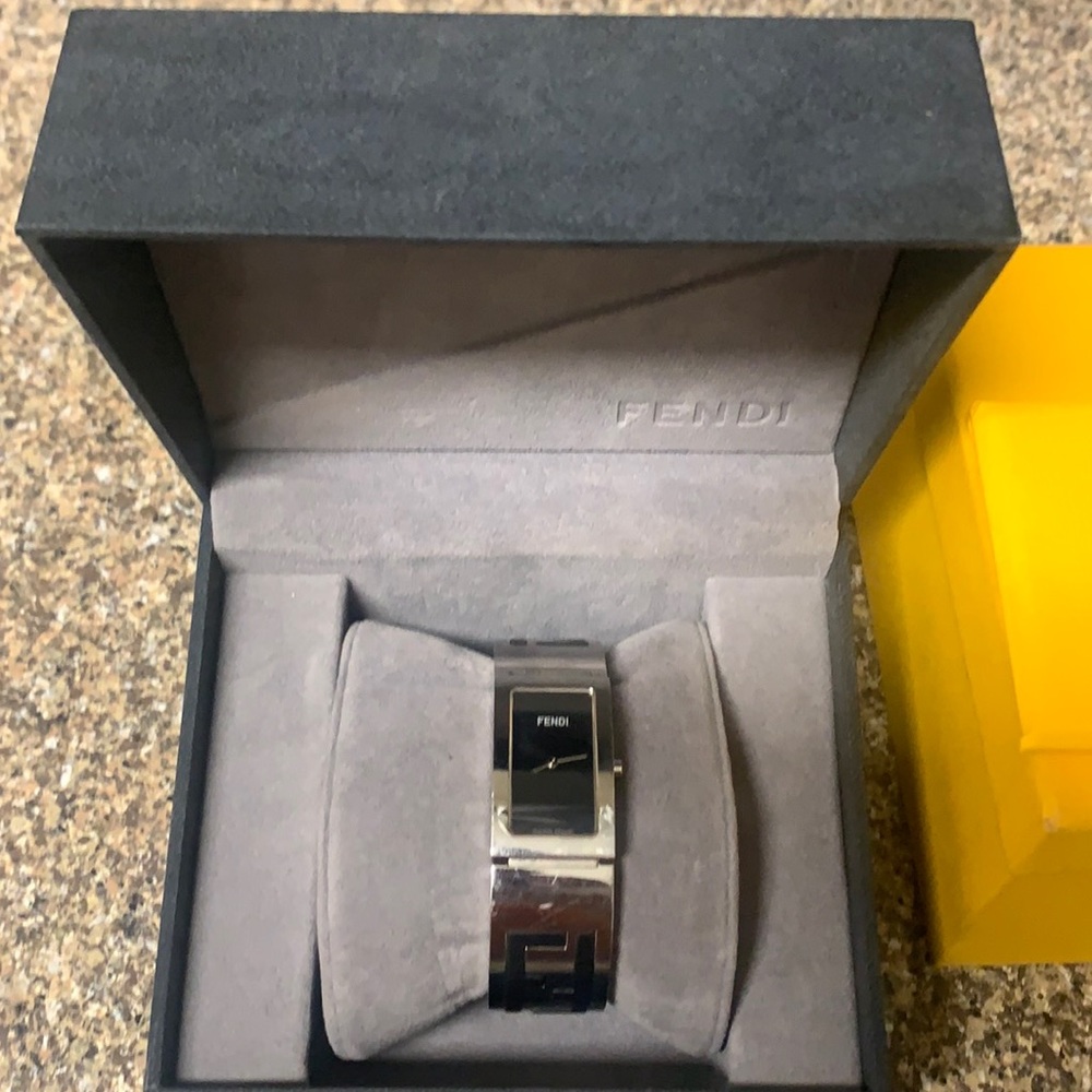 Women’s Authentic Fendi watch 🔥